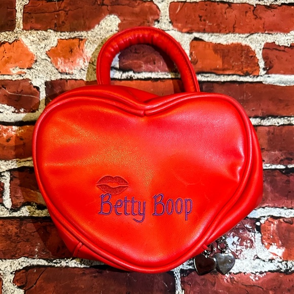 Betty Boop Heart shaped hang bag - Picture 4 of 4